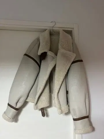 MURUA 화이트 무스탕 코트 F 사이즈