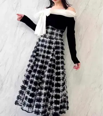 dazzlin 코르셋 볼륨 플레어 스커트 레이스업 블랙