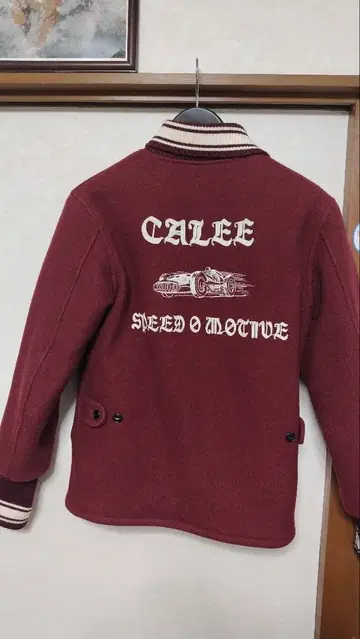 새상품급 CALEE 바시티 자켓 버건디 자동차 자수