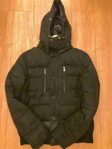 블랙 후드 부착 다운 자켓 ZARA 40 사이즈