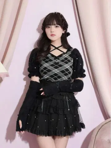 NOEMIE 노에미 페더 암워머 포함 체크 니트