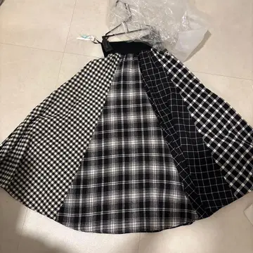 체크 무늬 롱 스커트 MONiLE 모니레 새상품급