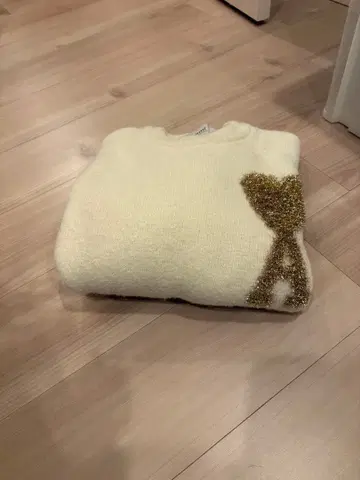 리본 모티브 화이트 니트