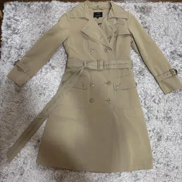 23구 베이지 트렌치코트