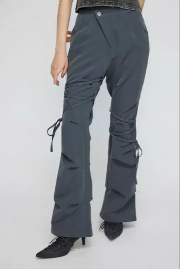 laguagem ASYMMETRY RIBON 플레어 팬츠