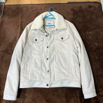 ZARA 보아 카라 부착 화이트 자켓 M