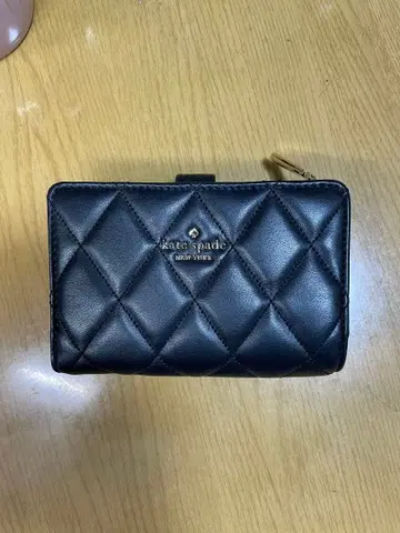 새상품급 케이트 스페이드 kate spade 퀼팅 가죽 접이식 지갑