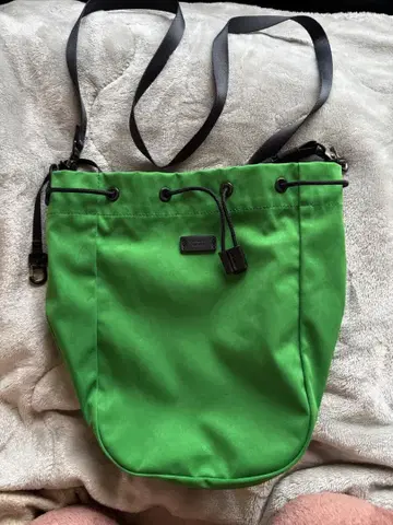 스탠다드 서플라이 밀크로스 초크 숄더 한정판 켈리