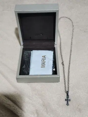 [ 익명 배송 ] MARIA 실버 크로스 목걸이