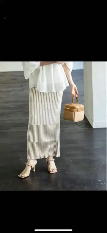 노블 랜덤 바이컬러 리브 니트 스커트