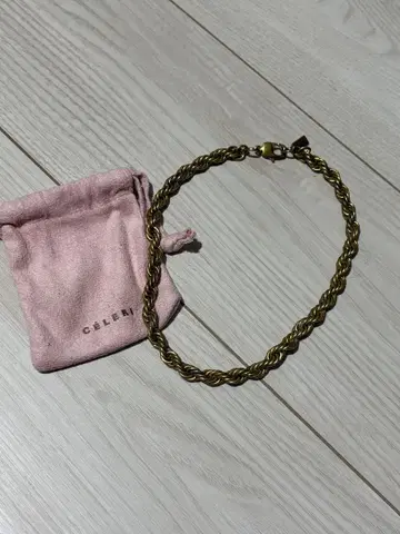 CELENI 골드 트위스트 목걸이