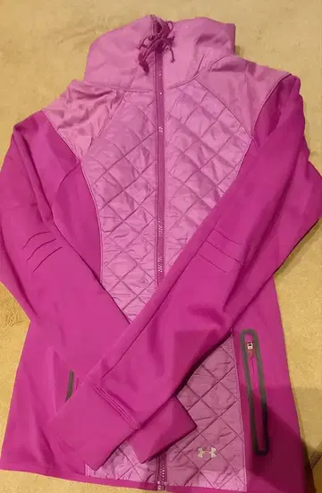언더아머 핑크 퀼팅 자켓