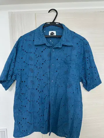 Fafatt 자수 장식 블루 반팔 셔츠