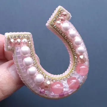 핸드메이드 비즈 자수 브로치 - 말발굽 호스슈 럭키 모티브