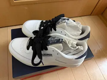 Reebok 화이트/네이비 스니커즈