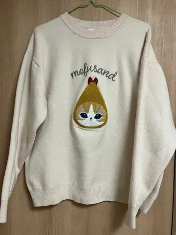 에비냥 모프 샌드 새우튀김 니트 스웨터 사가라 자수 아플리케