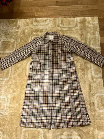 [새상품급] 체크 무늬 베이지 계열 롱 코트