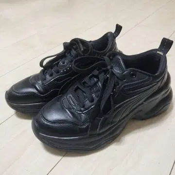 Puma 통굽 블랙 가죽 스니커즈 사이즈 24.5cm