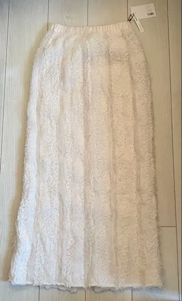 새상품 WILLFULLY boa tulle stripe pencil SK