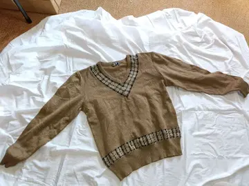 DAKS 베이지 V넥 니트 스웨터