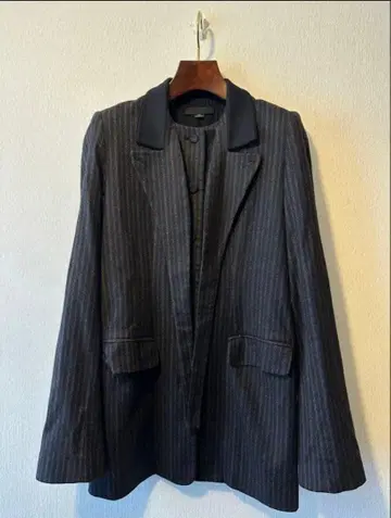 다크 그레이 스트라이프 테일러드 자켓