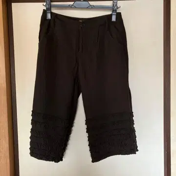 핑크하우스 프릴 달린 브라운 캐주얼 팬츠