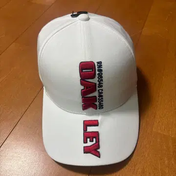 OAKLEY 화이트 캡