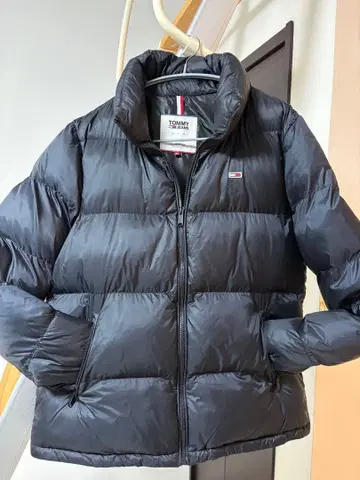 상태 좋음 새상품급 TOMMY 블랙 다운 자켓