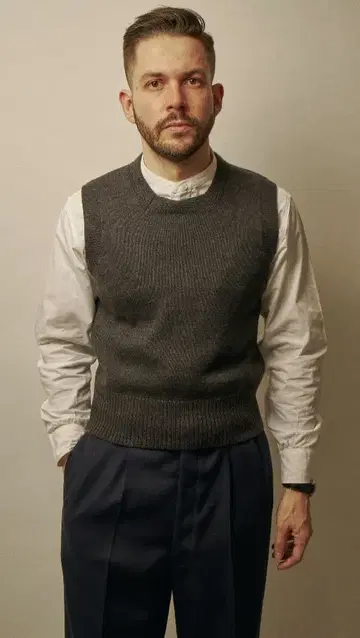 BELAFONTE 다크 그레이 울 베스트