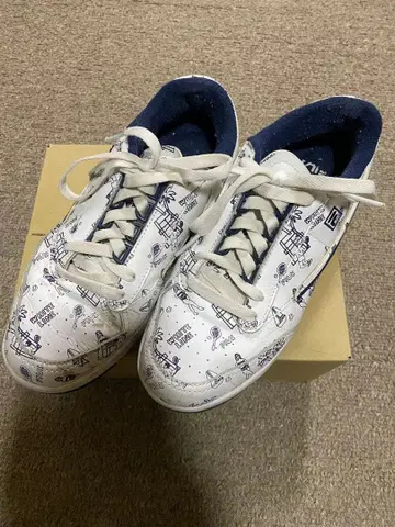 FILA 프린트 스니커즈 화이트/네이비