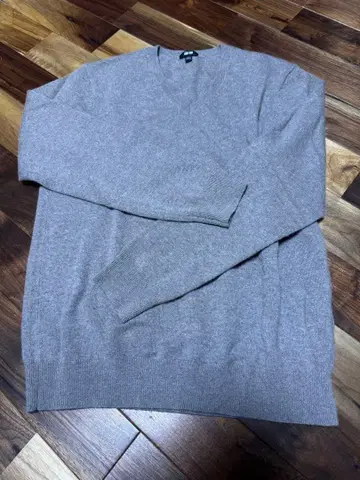 유니클로 캐시미어 100% V넥 스웨터 모카 브라운 L 사이즈