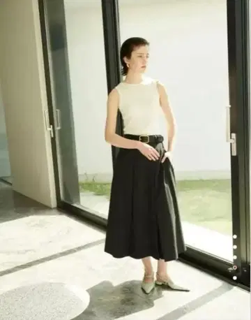 [ Mila Owen ] 박스턱 볼륨 플레어 스커트