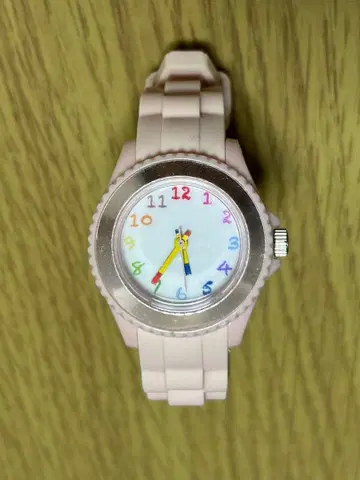 크레파스와의 콜라보 시계 (배터리 방전)