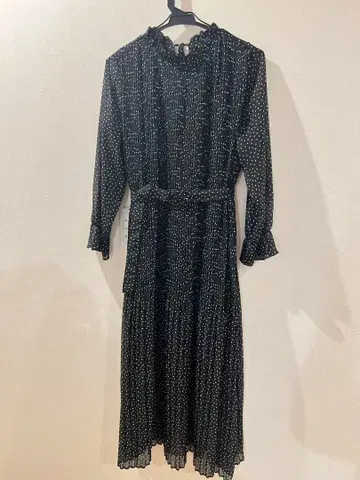 Mila Owen 블랙 화이트 도트 무늬 롱 원피스