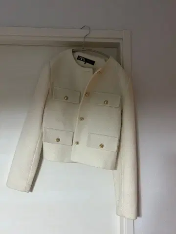 ZARA 화이트 노카라 자켓