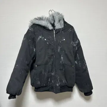 퍼 달린 블랙 숏 기장 후드티