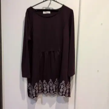 퍼플 자수 A라인 긴팔 튜닉