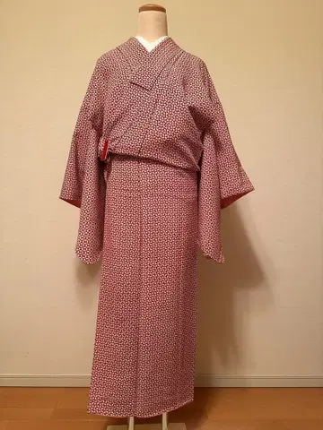 빨간색과 하얀색 코몬 기모노