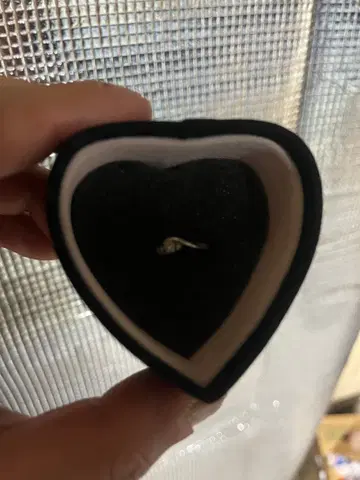 실버 다이아몬드 장식 하트 모양 반지 크리스탈 박스 포함