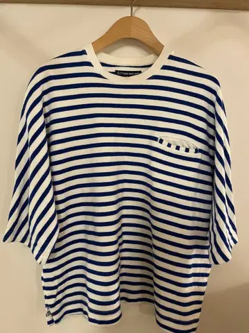 스트라이프 반팔 T셔츠 왼쪽 가슴 포켓 부착