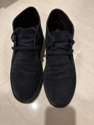 네이비 스웨이드 처카 부츠