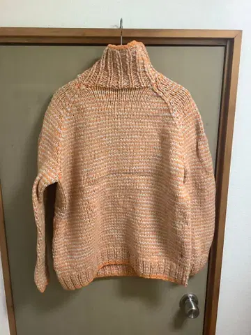 written by 하이넥 니트