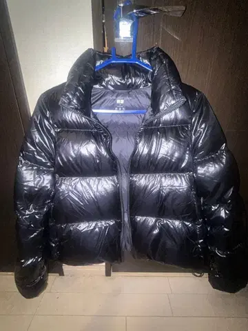 유니클로 울트라 라이트 다운 샤이니 볼륨 자켓 M