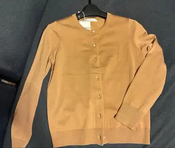 펄 버튼 천축 가디건 DoCLASSE