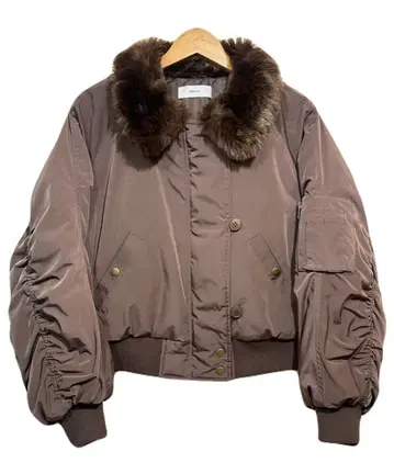 AVAN LILY 충전솜 자켓 숏 기장 N-2B 스타일