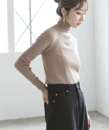 noble 리브 터틀넥 니트 베이지