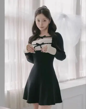 다리치 리본 퍼 플레어 니트 미니 원피스