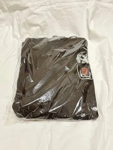 THE SOUVENIR STORE 후드티