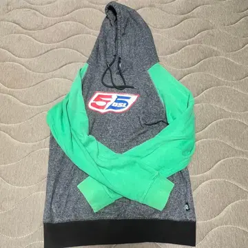 55DSL 후드 부착 후드티 S 사이즈 그레이/그린