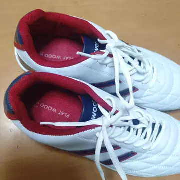 화이트/레드 스니커즈